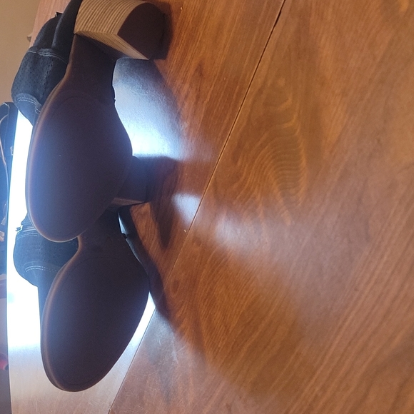 Lucky Lakmeh black suede open toe bootie. - Picture 5 of 5